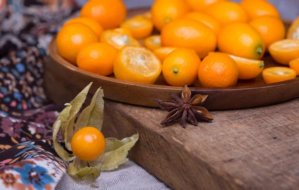 Physalis und Kumquat — Stockfoto