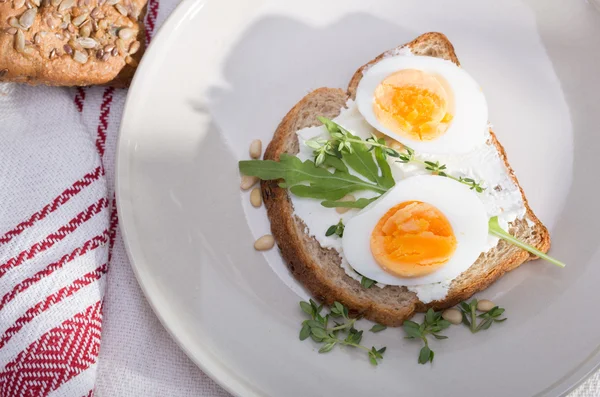 Panino con uova — Foto Stock