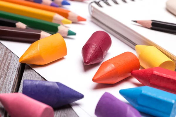 Colorful crayons and pencils — Stock Photo, Image