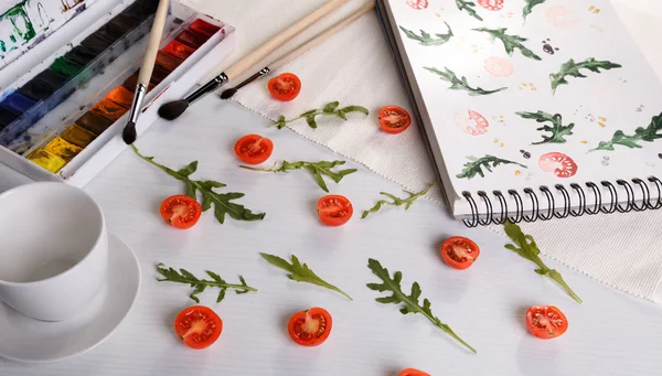 Cherry tomatoes ans arugula — Stock Photo, Image