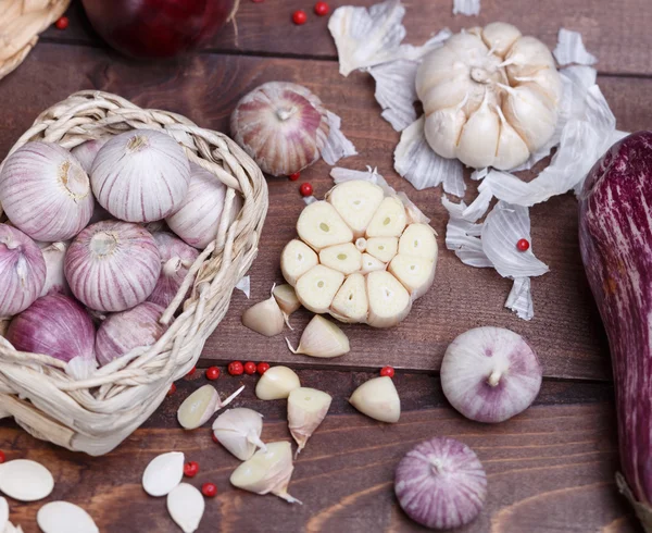 Frische Gewürze auf dem Schreibtisch — Stockfoto