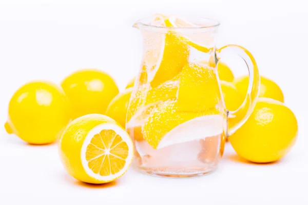 Acqua dolce di limoni — Foto Stock