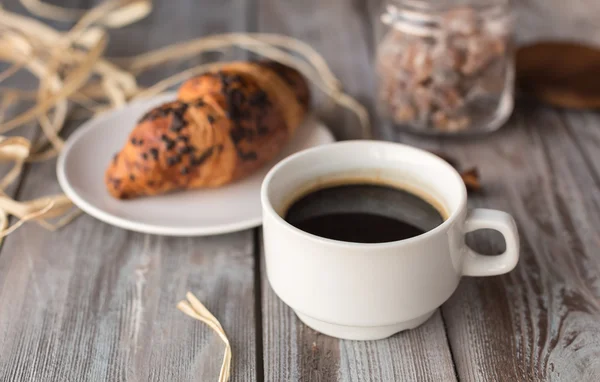 Kahvin aamiainen — kuvapankkivalokuva