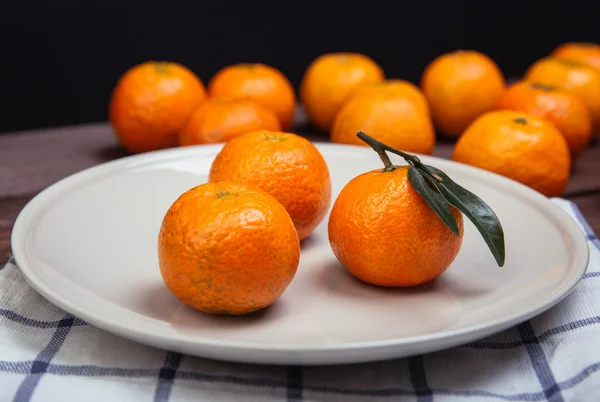 Três tangerinas — Fotografia de Stock