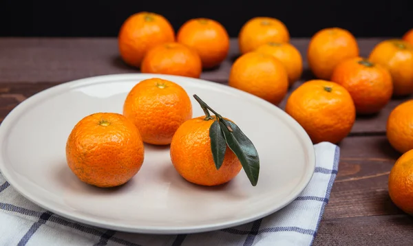 Três tangerinas — Fotografia de Stock