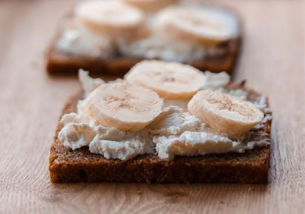 Sanduíche com banana — Fotografia de Stock