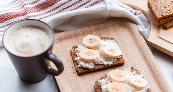 Sanduíche com banana — Fotografia de Stock