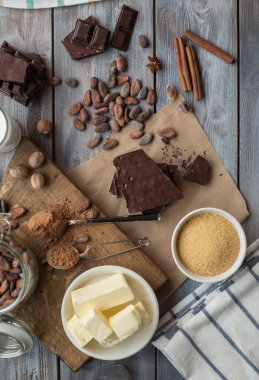 Çikolatalı kek için malzemeler