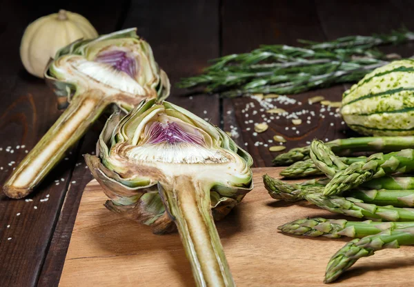 Artochoke і aspargus — стокове фото