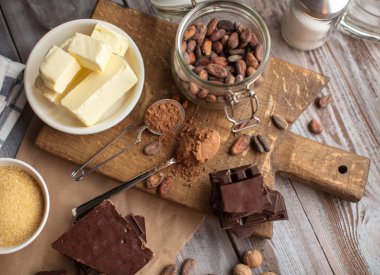 Çikolatalı kek için malzemeler