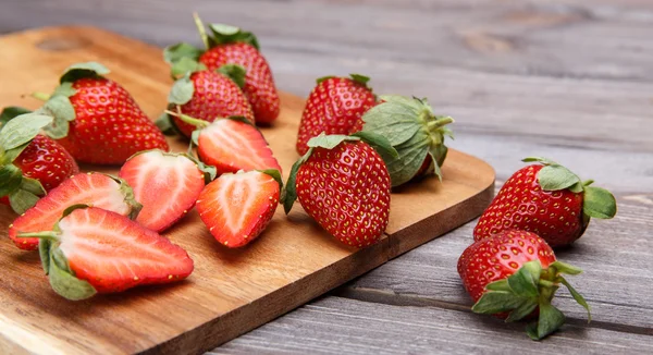 Fragola sul bordo — Foto Stock