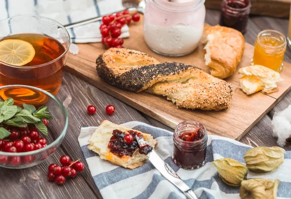 Fresh summer  breakfast — Stock Photo, Image