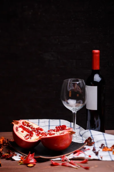 Pomegranate and wine — Stock Photo, Image