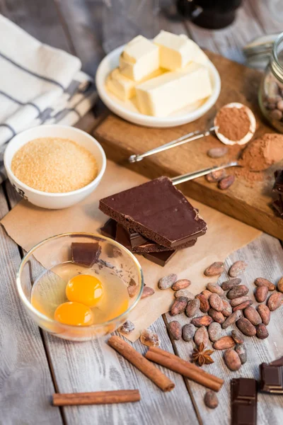 Ингредиенты для шоколадного торта — стоковое фото