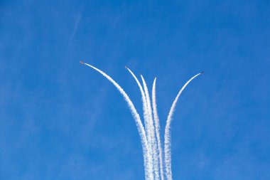 Renkli duman ile uçak performans