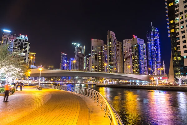 Dubai marina na noite de verão — Fotografia de Stock