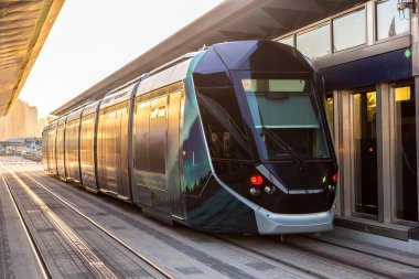 Dubai'de yeni modern tramvay