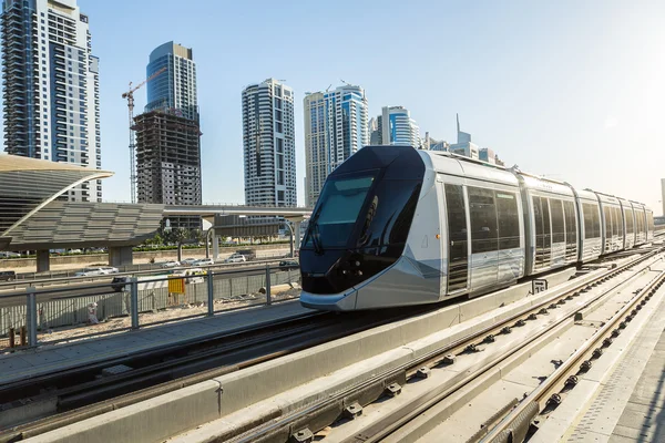 Nuovo tram moderno a Dubai — Foto Stock