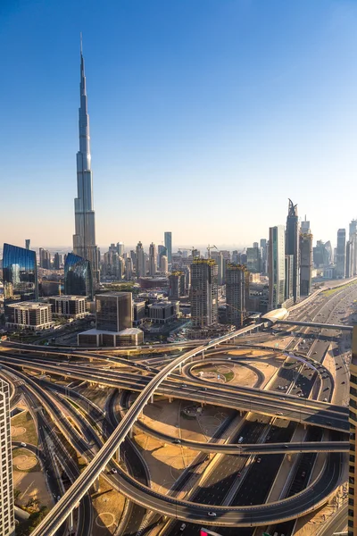 Dubai und Skysrapers in der Innenstadt — Stockfoto