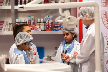 Kidzania - Dubai Alışveriş merkezinde çocuklar bölümü