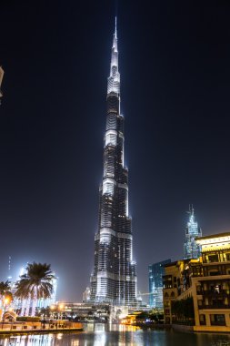 Uluslararası Dubai Kongre ve Sergi Sarayı skyskraper gece