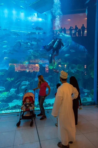 Största köpcentrum i Dubai Mall — Stockfoto