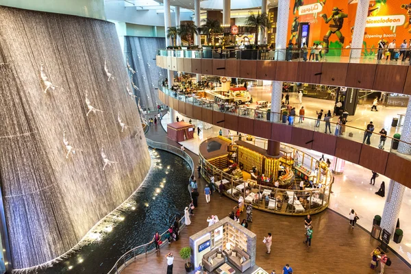 Grote waterval in Dubai Mall — Stockfoto