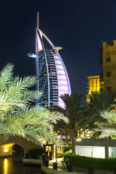 Burj Al arab hotel och Madinat Jumeirah — Stockfoto