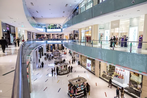 Shoppers in Dubai Mall, UAE — Stock Photo, Image