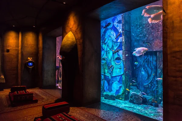 Grand aquarium à l'hôtel Atlantis à Dubaï — Photo