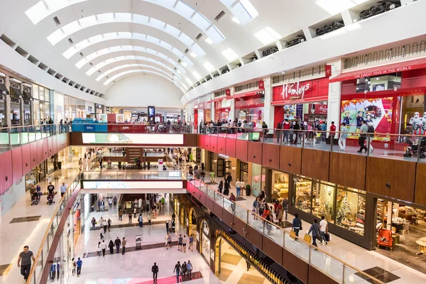 Acquirenti a Dubai Mall, Emirati Arabi Uniti — Foto Stock