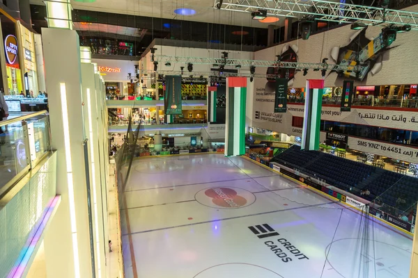 Ice rink at The Dubai Mall — Stock Photo, Image