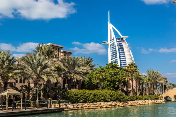 Burj Al arab hotel and Madinat Jumeirah — Stock Photo, Image