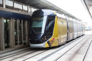 Dubai'de yeni modern tramvay