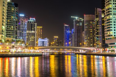 Dubai Yat Limanı yaz geceleri