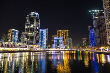 Dubai Yat Limanı yaz gece