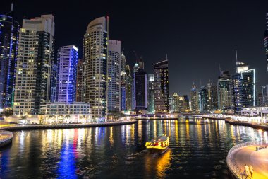 Dubai Yat Limanı yaz gece