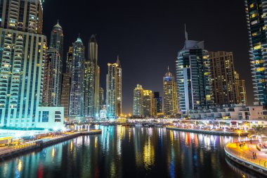 Dubai Yat Limanı yaz gece
