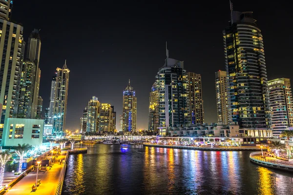 Dubai marina i sommarnatt — Stockfoto