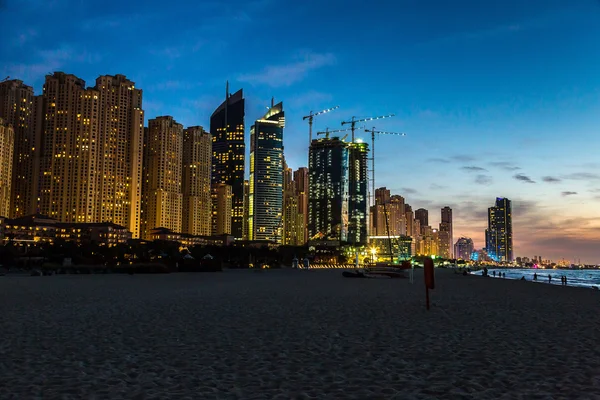 Dubai marina w letni wieczór — Zdjęcie stockowe