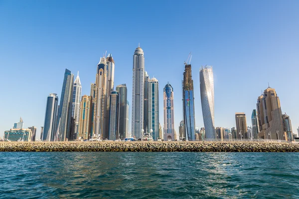 Dubai Marina in een zomerdag — Stockfoto