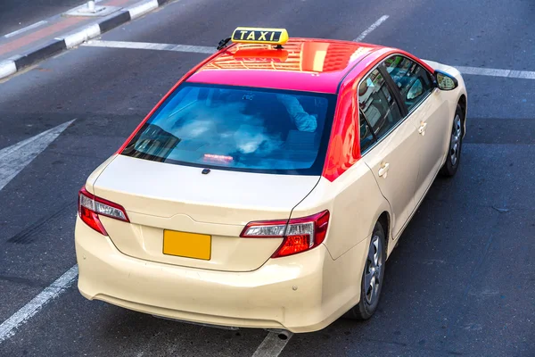 Modernes Taxi in Dubai — Stockfoto