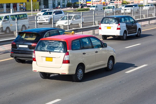 Modernes Taxi in Dubai — Stockfoto