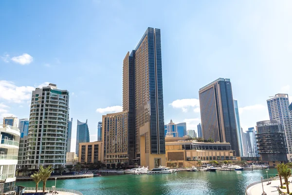 Dubai Marina i en sommardag — Stockfoto