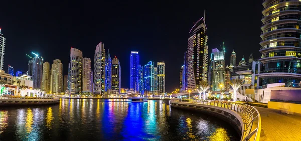 Kilátás nyílik a Dubai marina — Stock Fotó