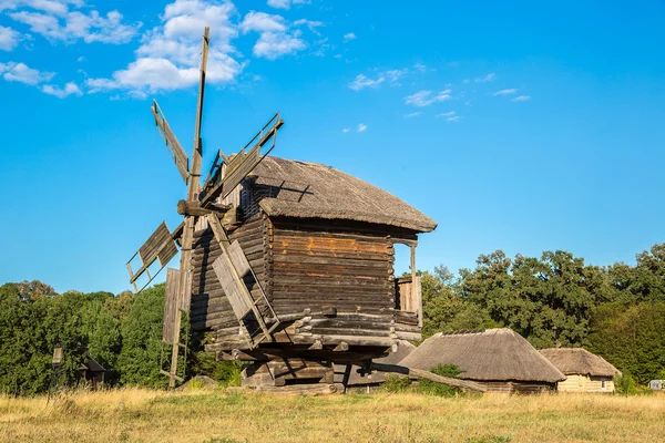 Windmolen in pirogovo museum — Stockfoto