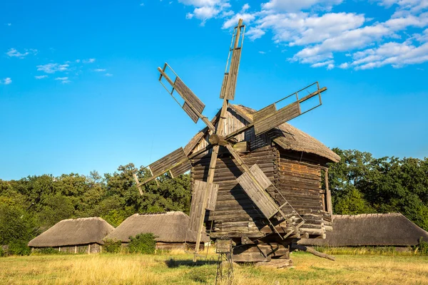 Windmolen in pirogovo museum — Stockfoto