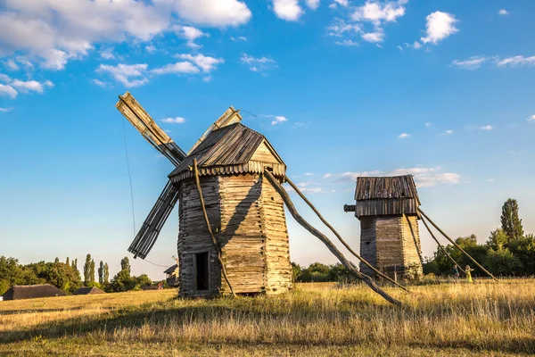 Větrné mlýny v Pirogovo muzeu — Stock fotografie