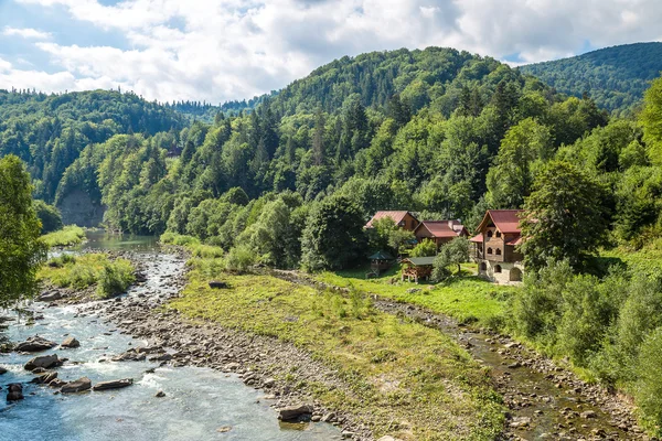 Hegyi folyó Prut Yaremche — Stock Fotó