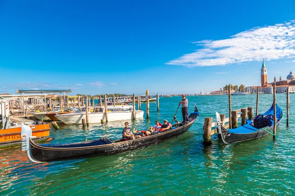 Góndolas en Canal Grande en Venecia —  Fotos de Stock